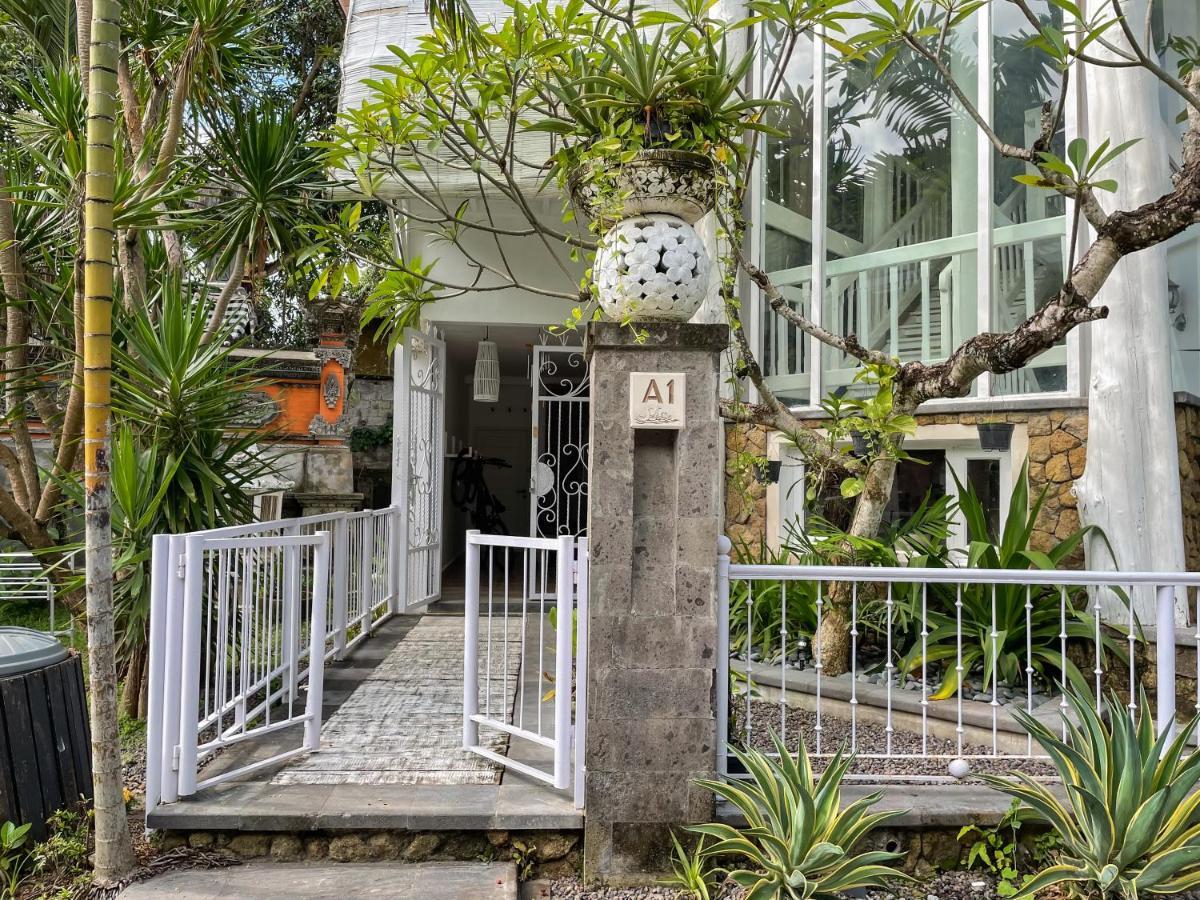 Beach House Canggu - 150M Berawa Beach 外观 照片